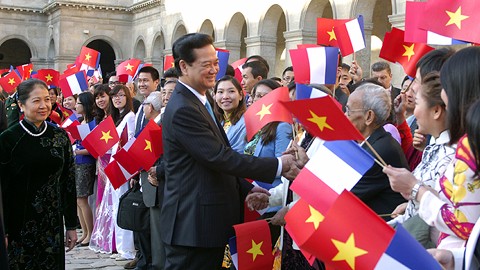 Prime Minister Nguyen Tan Dung begins official visit to France - ảnh 2